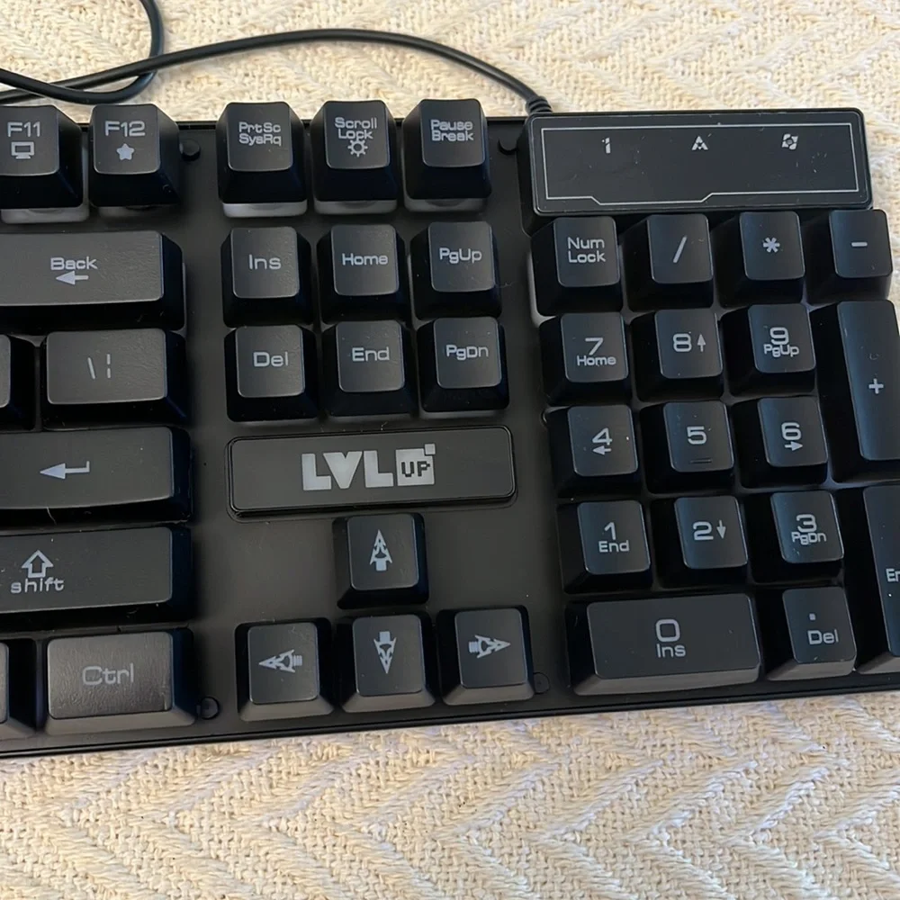USB plug in Light up Gaming Keyboard LVL UP